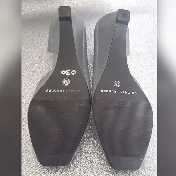 🔖FREE W PURCHASE🔥Vtg Chinese Laundry Sandal| Gray Patent|Open toe|Wedge Heel - Picture 4 of 4